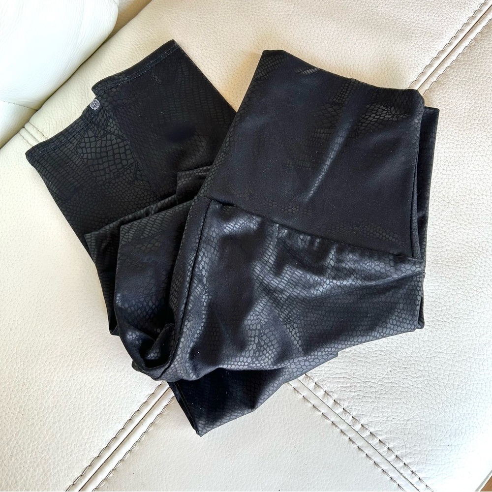 Onzie Black Snake High Waisted Leggings